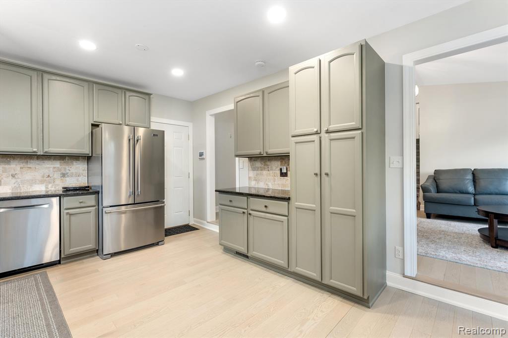 6500 RAINTREE Court, Canton, MI 48187 — Photo 4