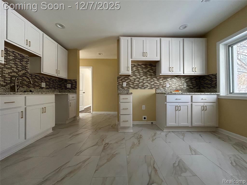 2488 Willow Beach Street, Keego Harbor, MI 48320 — Photo 17