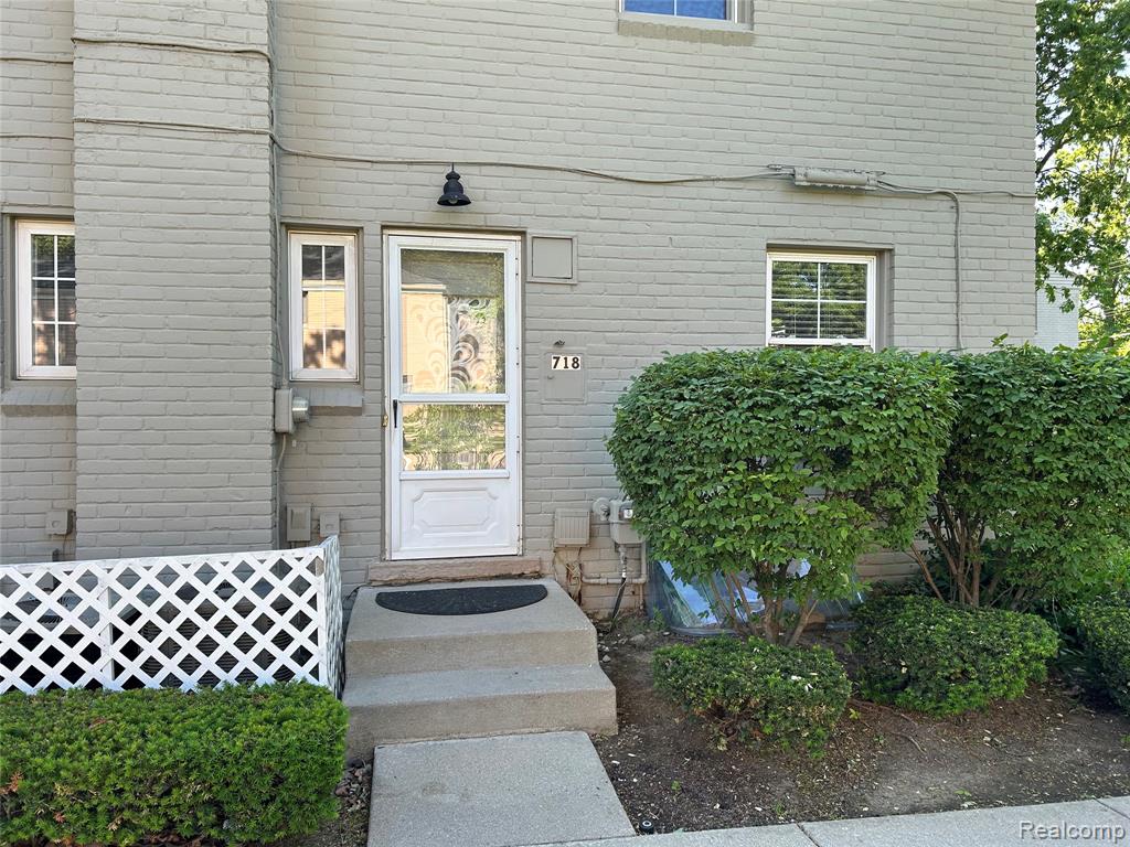 718 Graefield Court, Birmingham, MI 48009 — Photo 19