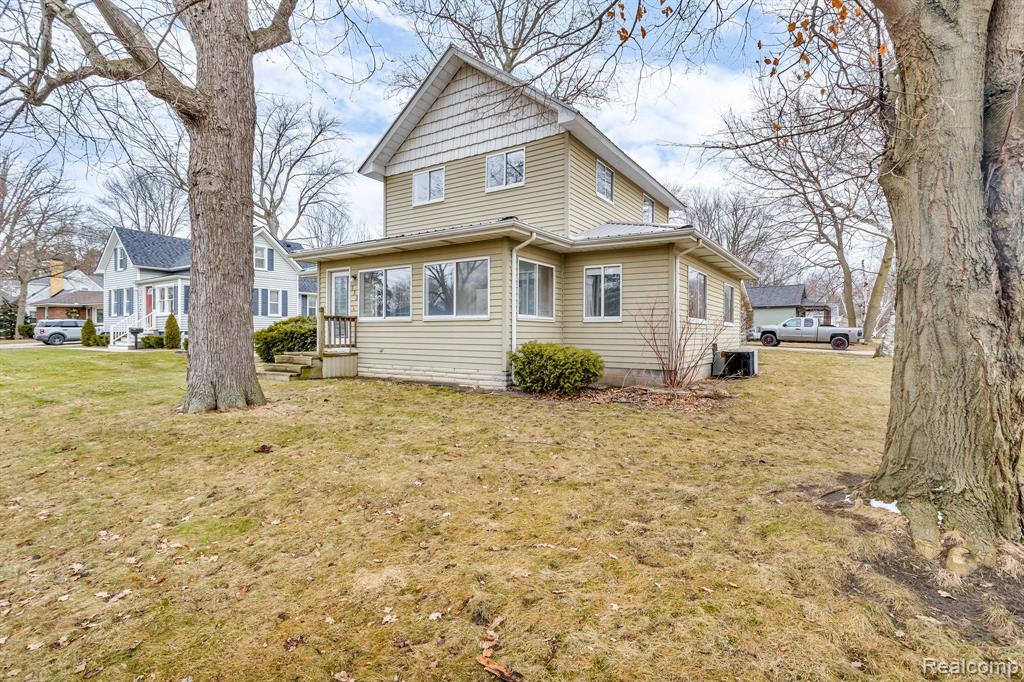 732 N 9TH Street, St. Clair, MI 48079 — Photo 4