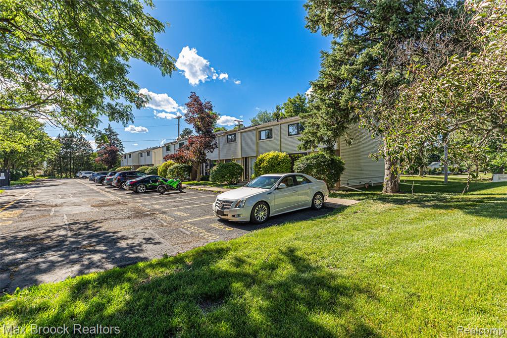 1669 Wimbledon Drive, Walled Lake, MI 48390 — Photo 2