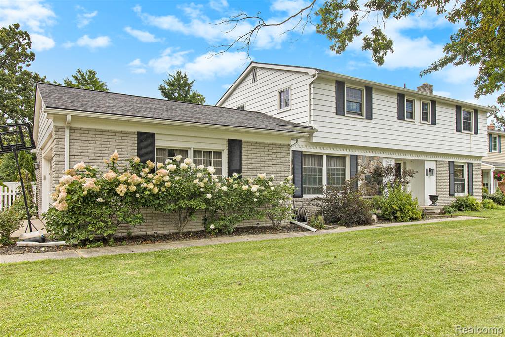 26031 Hidden Lane, Grosse Ile, MI 48138 — Photo 2