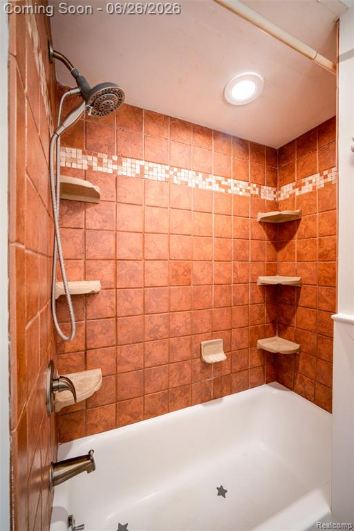 6826 Spruce Drive, Bloomfield Hills, MI 48301 — Photo 24