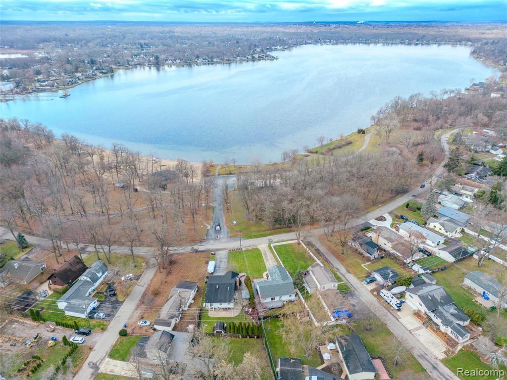 715 Lakeside Drive, Waterford, MI 48328 — Photo 3
