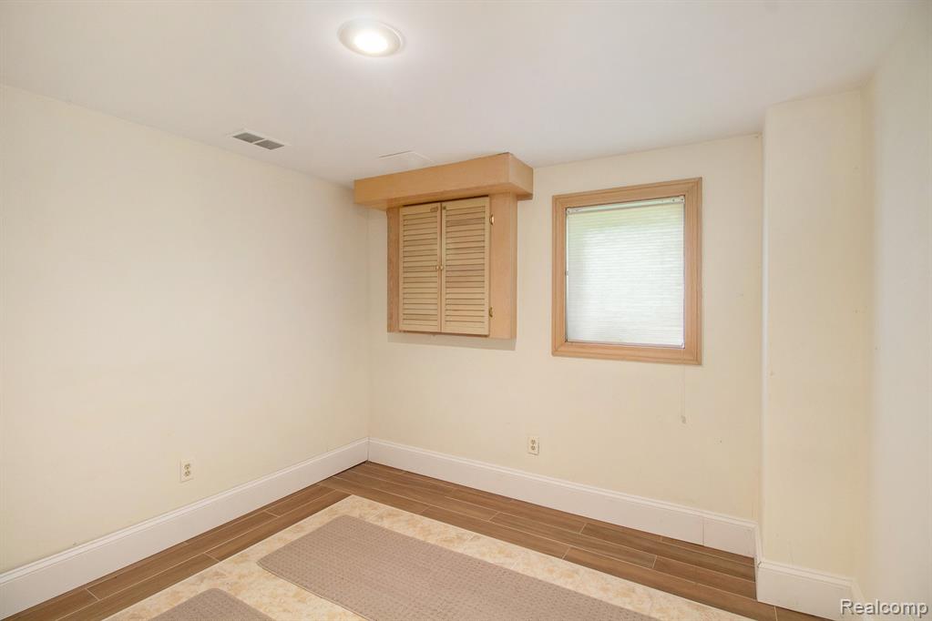 7038 Driftwood Drive, Fenton, MI 48430 — Photo 17