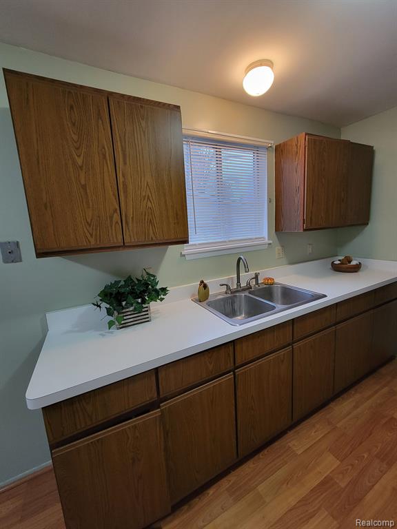 415 LAKEVIEW Street, Holly, MI 48442 — Photo 5