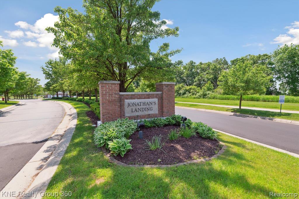 1056 SHIAWASSEE Circle, Howell, MI 48843 — Photo 13