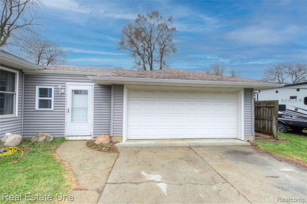 2293 Nichols Avenue, Grand Blanc, MI 48507 — Photo 24