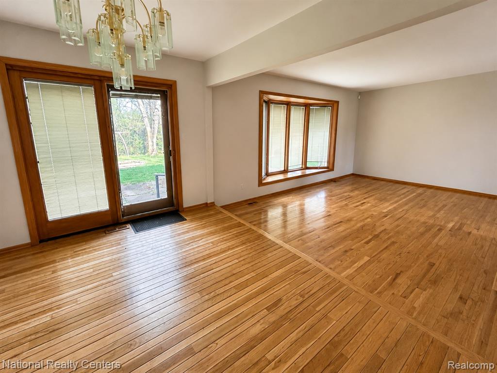 2182 Yorktown Drive, Ann Arbor, MI 48105 — Photo 10