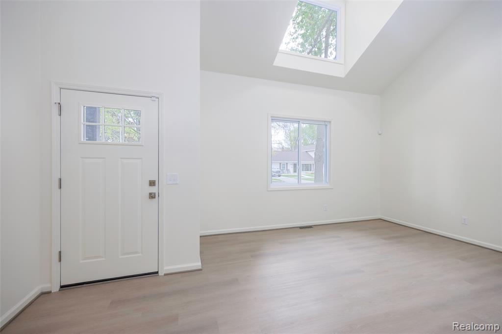 20505 Ridgemont Road, Harper Woods, MI 48225 — Photo 4