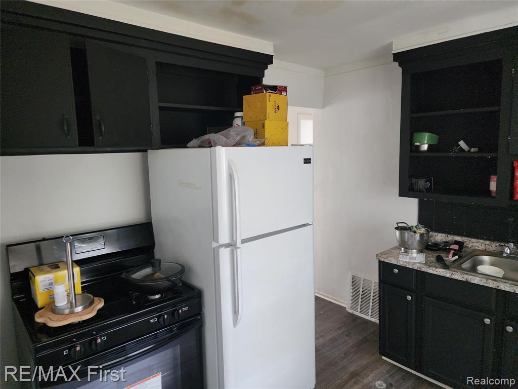 8638 HEYDEN Street, Detroit, MI 48228 — Photo 13