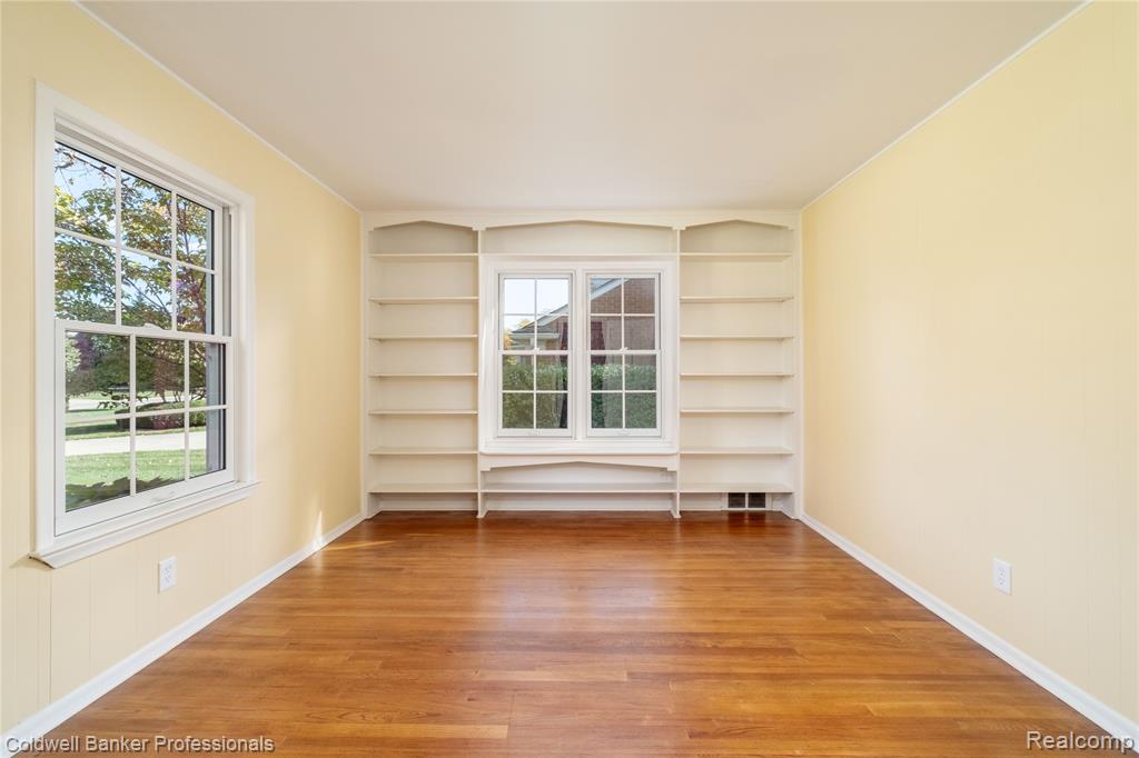 499 Sunningdale Drive, Grosse Pointe Woods, MI 48236 — Photo 16