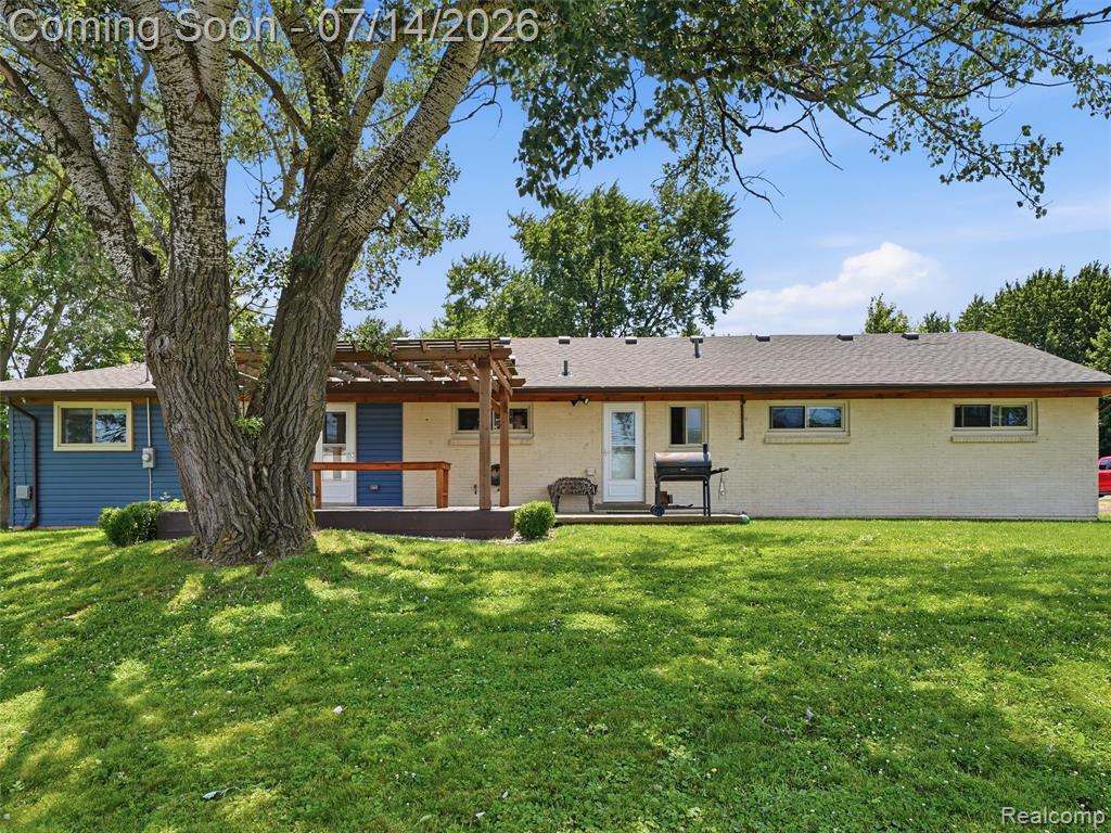 39582 Burton Drive, Novi, MI — Photo 28