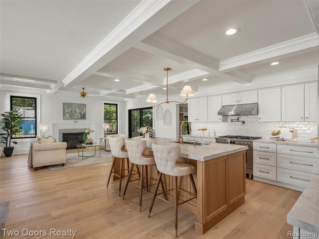 820 OAKRIDGE Avenue, Royal Oak, MI 48067 — Photo 16