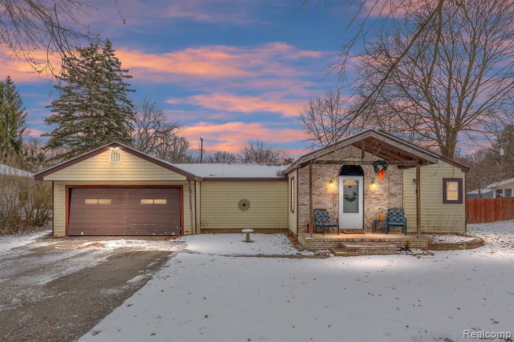 6092 Northrup Drive, Waterford, MI 48329 — front exterior
