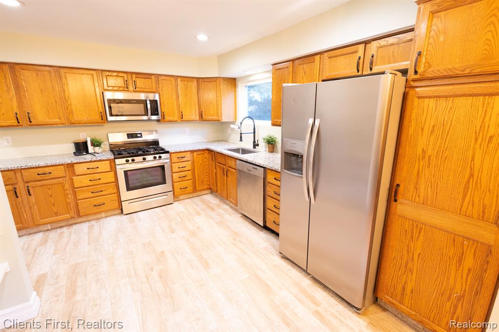 584 Worthington Road, Canton, MI 48188 — Photo 8