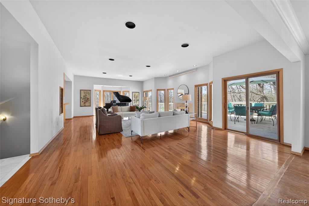 2131 Birchwood Way, Bloomfield Hills, MI 48302 — Photo 11