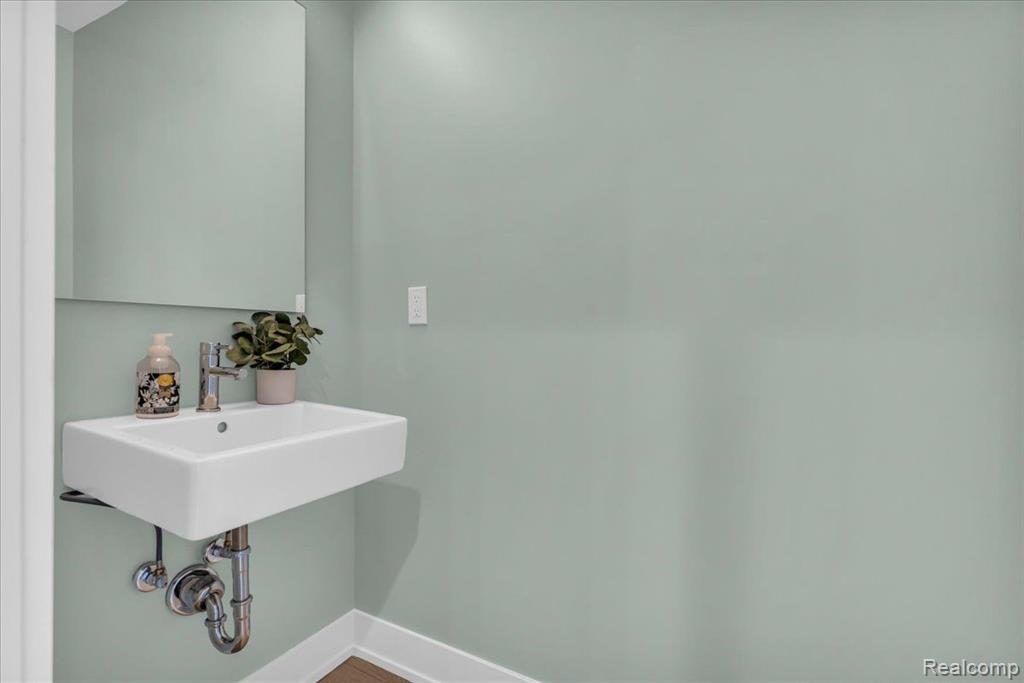 236 Alfred Street, Detroit, MI 48201 — Photo 17