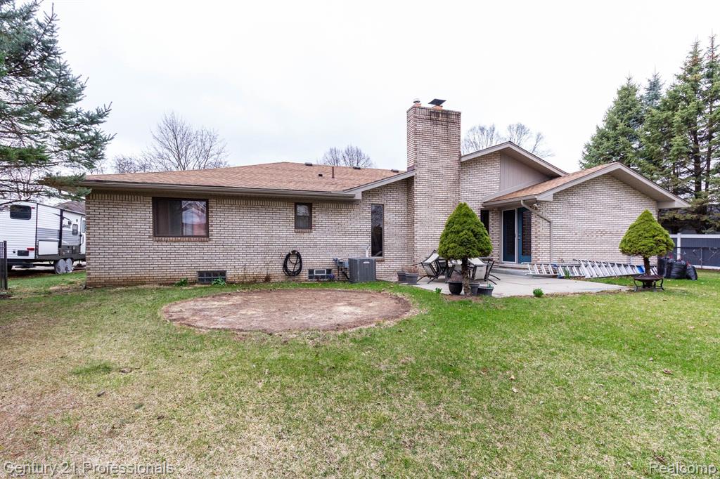 46498 HOUGHTON Drive, Shelby, MI 48315 — Photo 50
