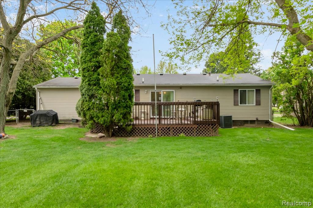 6332 Windham Place, Grand Blanc, MI 48439 — Photo 31