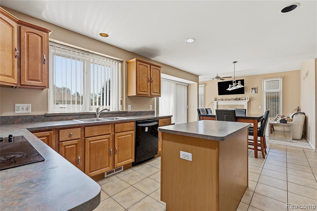 50426 Chief Drive, Macomb, MI 48044 — Photo 8
