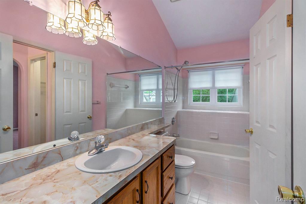 715 WHISPERWOOD Trail, Fenton, MI 48430 — Photo 14