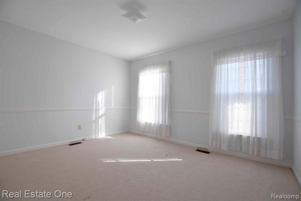 685 ESSEX Drive, Rochester Hills, MI 48307 — Photo 20