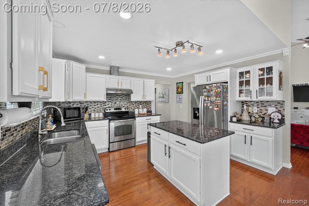 48166 Ellington Drive, Macomb, MI 48044 — Photo 17
