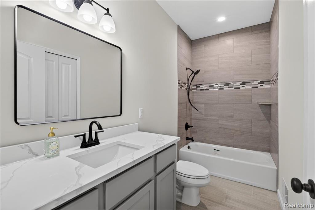 7460 Village Court, Davisburg, MI 48350 — Photo 11