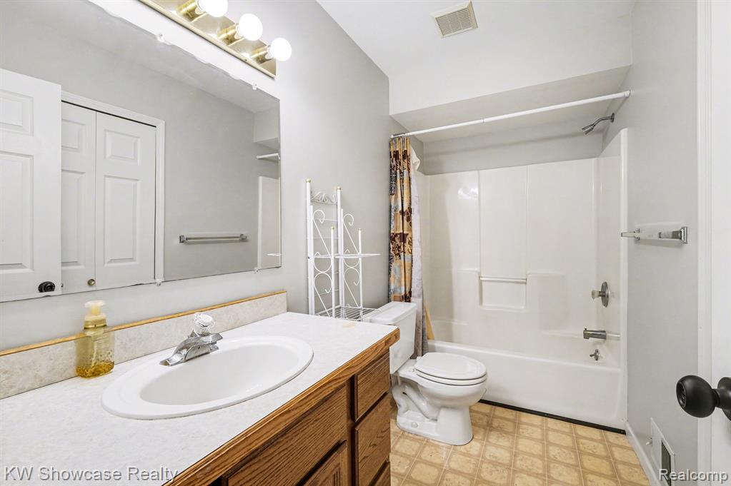 959 E Maple Street, Holly, MI 48442 — Photo 12