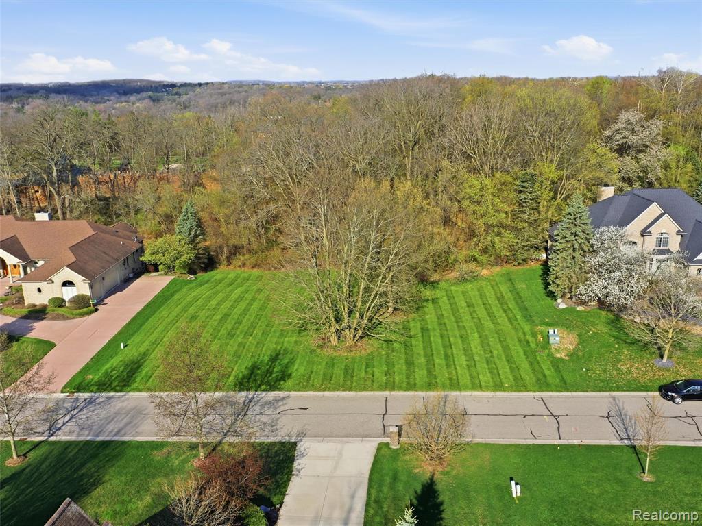 4710 Woodland Hills Drive, Rochester, MI 48306