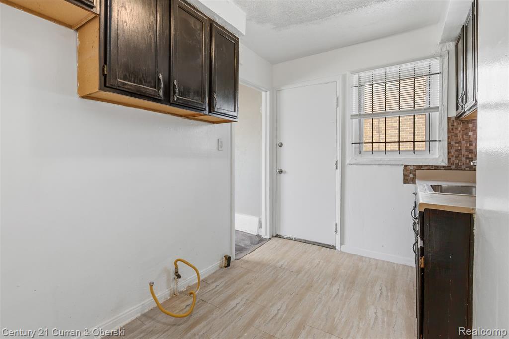 9100 Asbury Park, Detroit, MI 48228 — Photo 6
