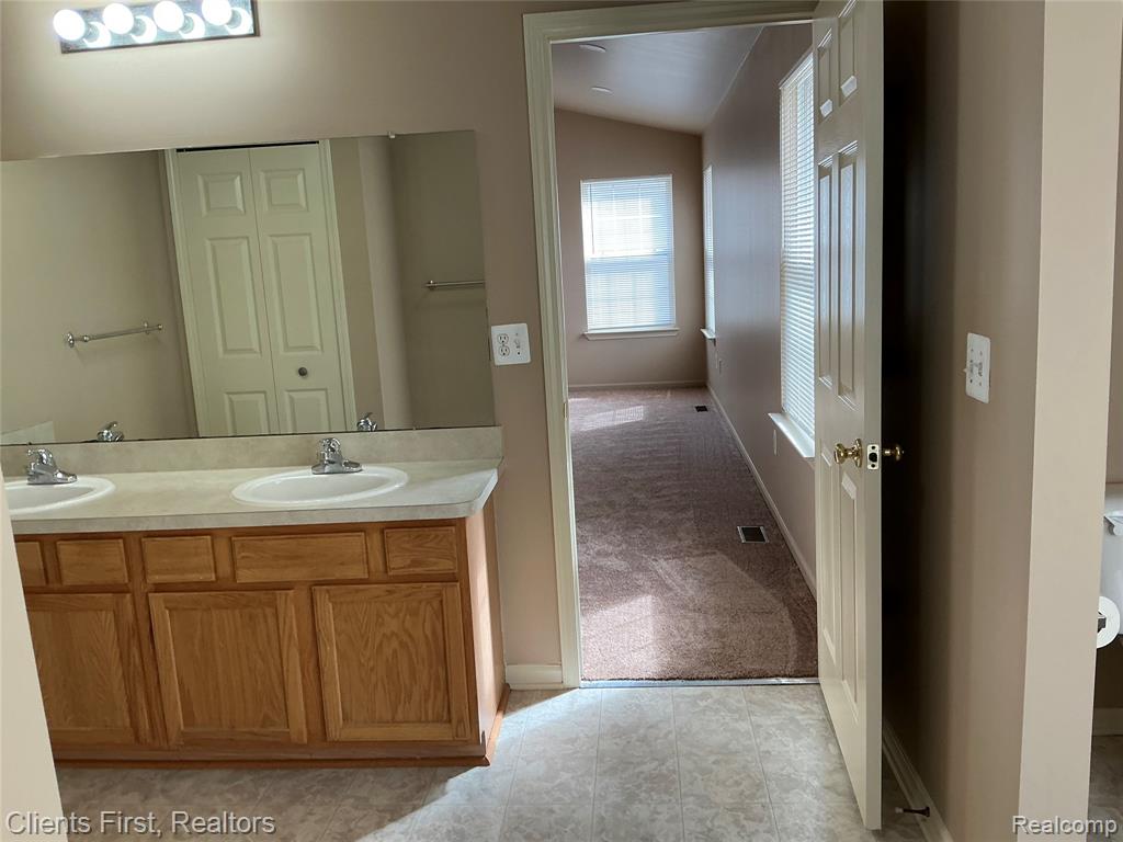 48161 NOTTINGHILL Lane, Canton, MI 48188 — Photo 32