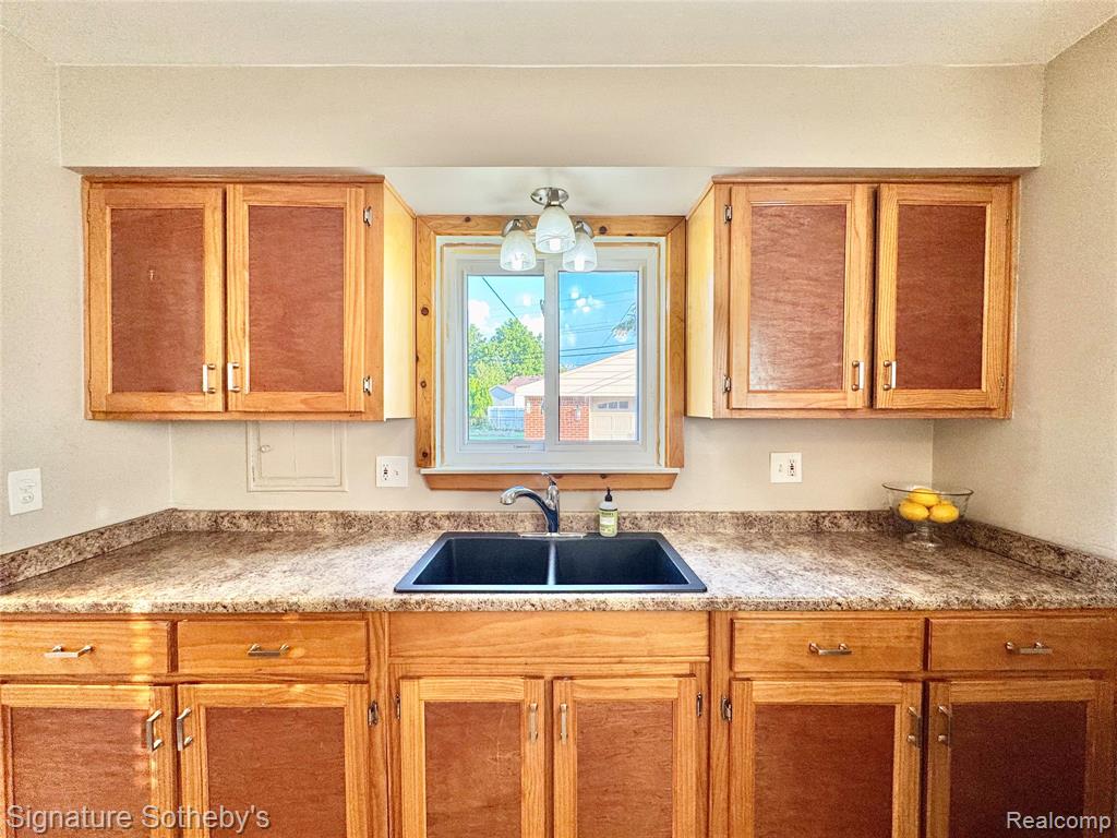 9715 Sylvester Street, Taylor, MI 48180 — Photo 20