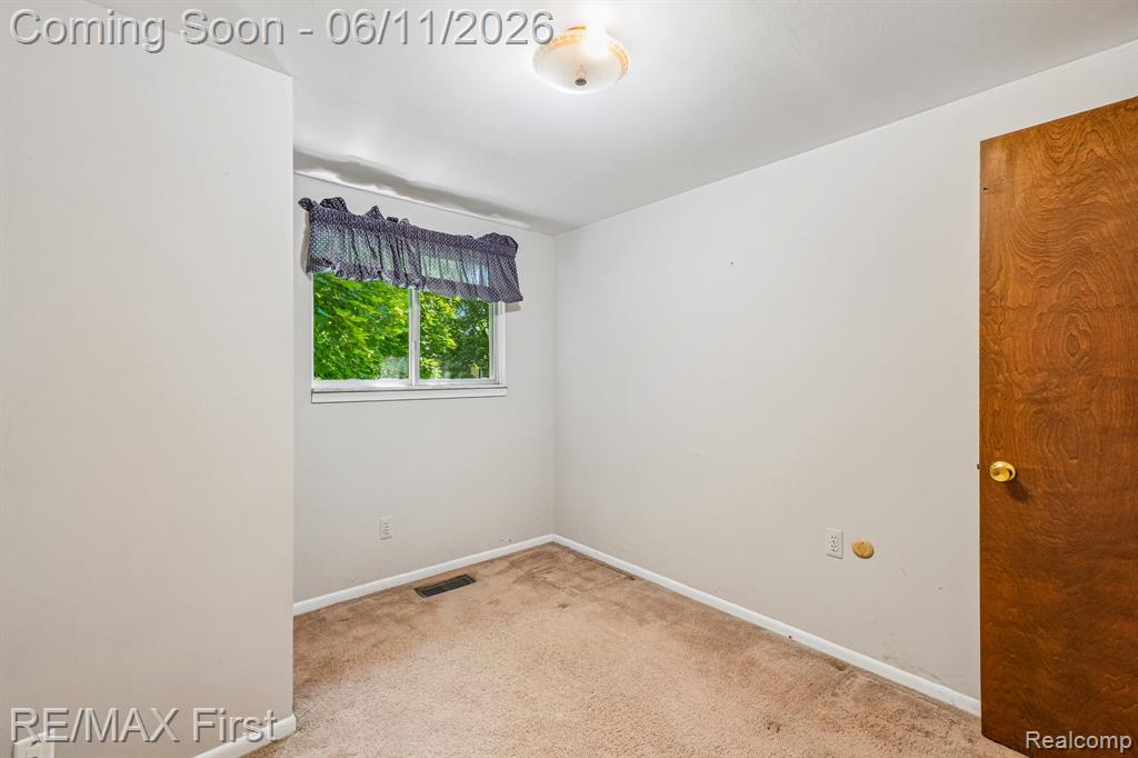5950 Diamond Drive, Troy, MI 48085 — Photo 19