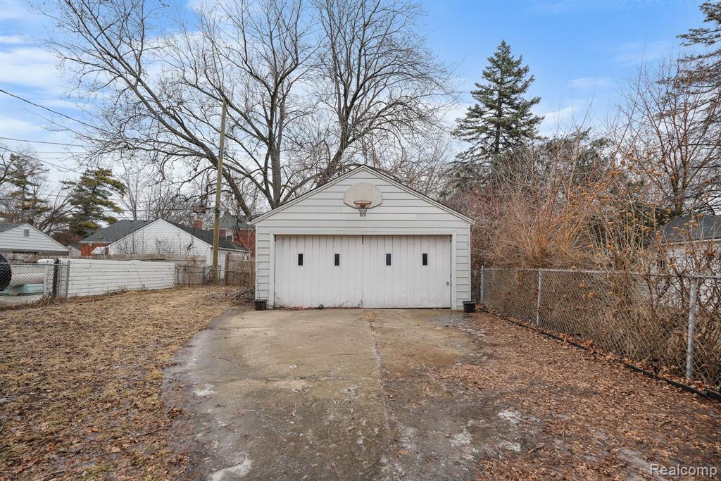 5270 LANNOO Street, Grosse Pointe, MI 48236 — Photo 27