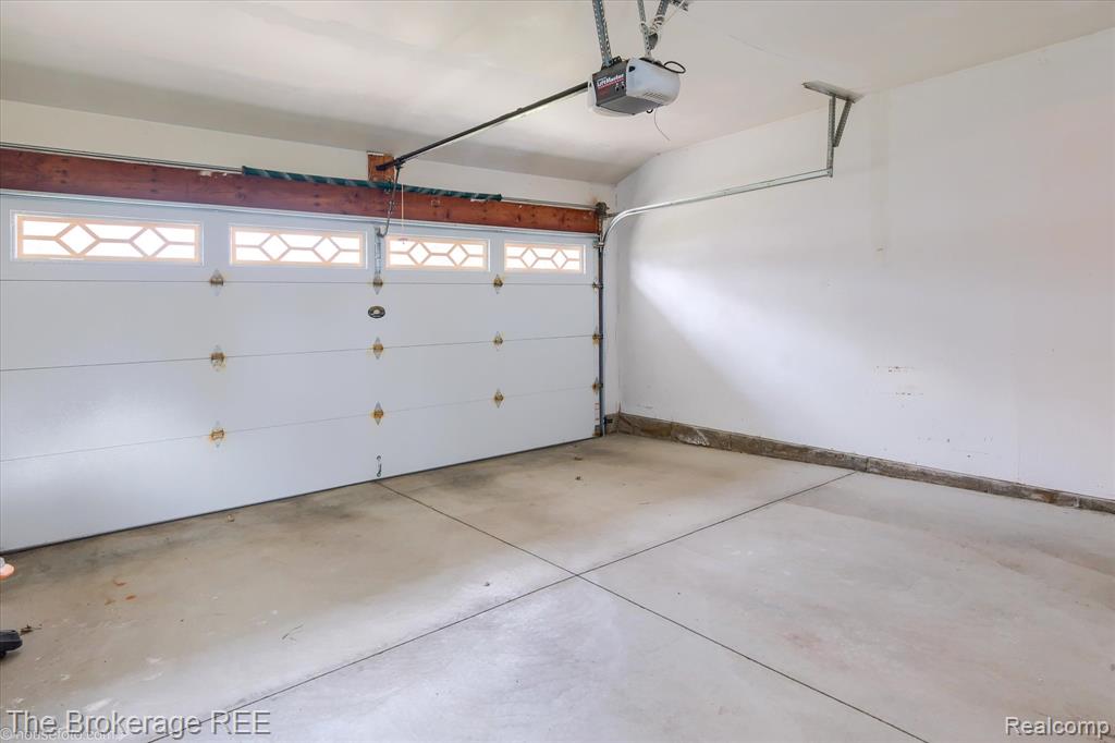 418 Windmill Point Drive, Flushing, MI 48433 — Photo 28