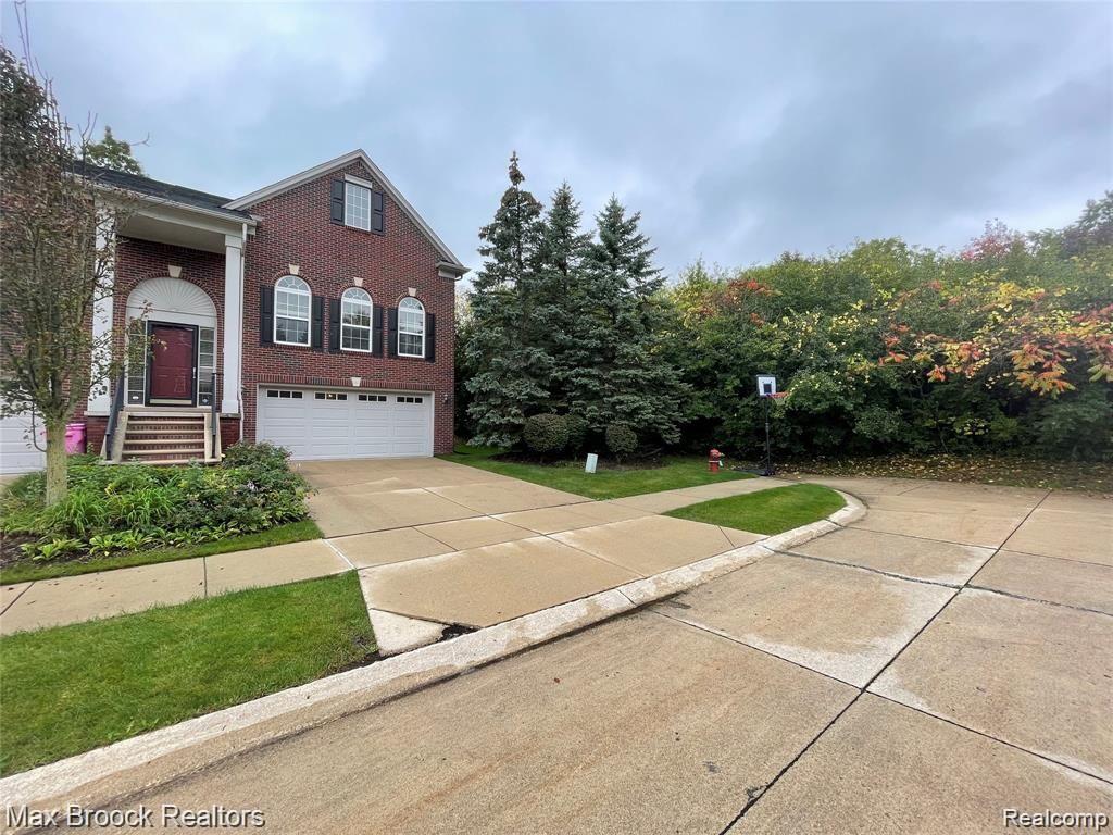 754 SANDALWOOD Drive, Troy, MI 48085 — front exterior