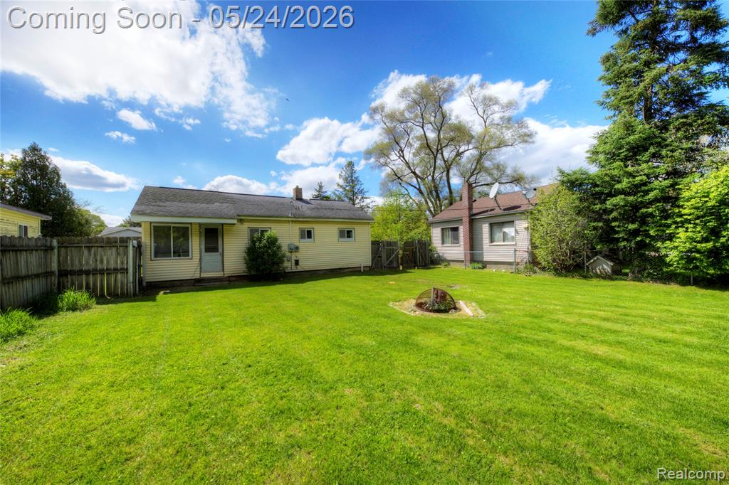 3542 East Street, Hartland, MI 48353 — Photo 3
