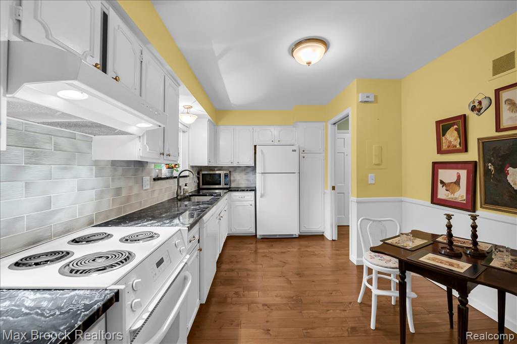 1711 Huntingwood Lane, C, Bloomfield Hills, MI 48304 — Photo 17