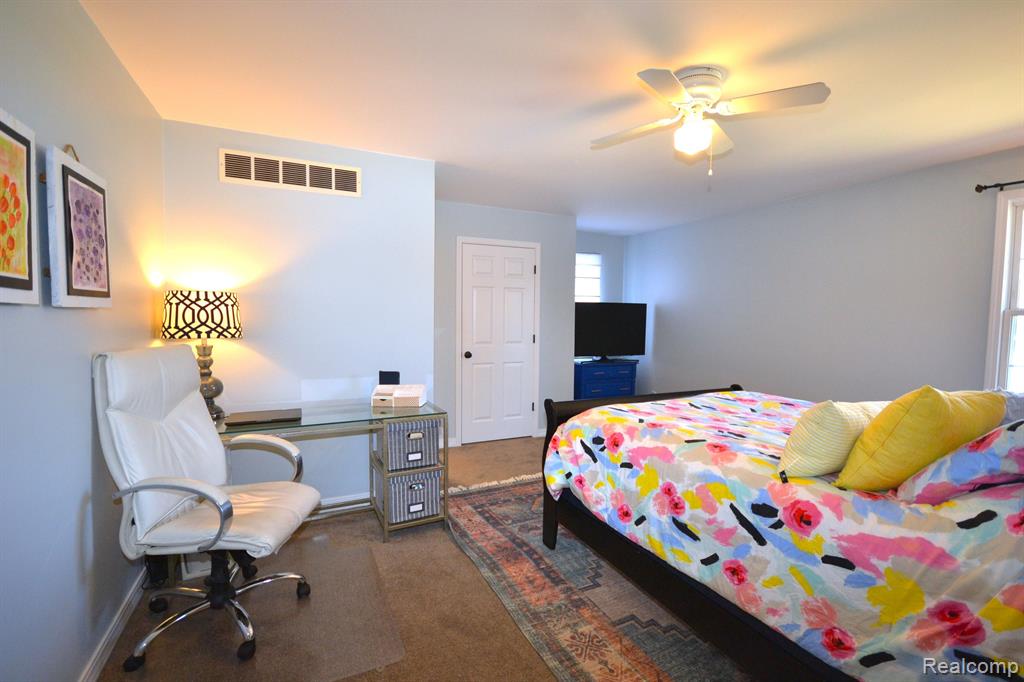 4072 W MAPLE Road, Wixom, MI — Photo 30