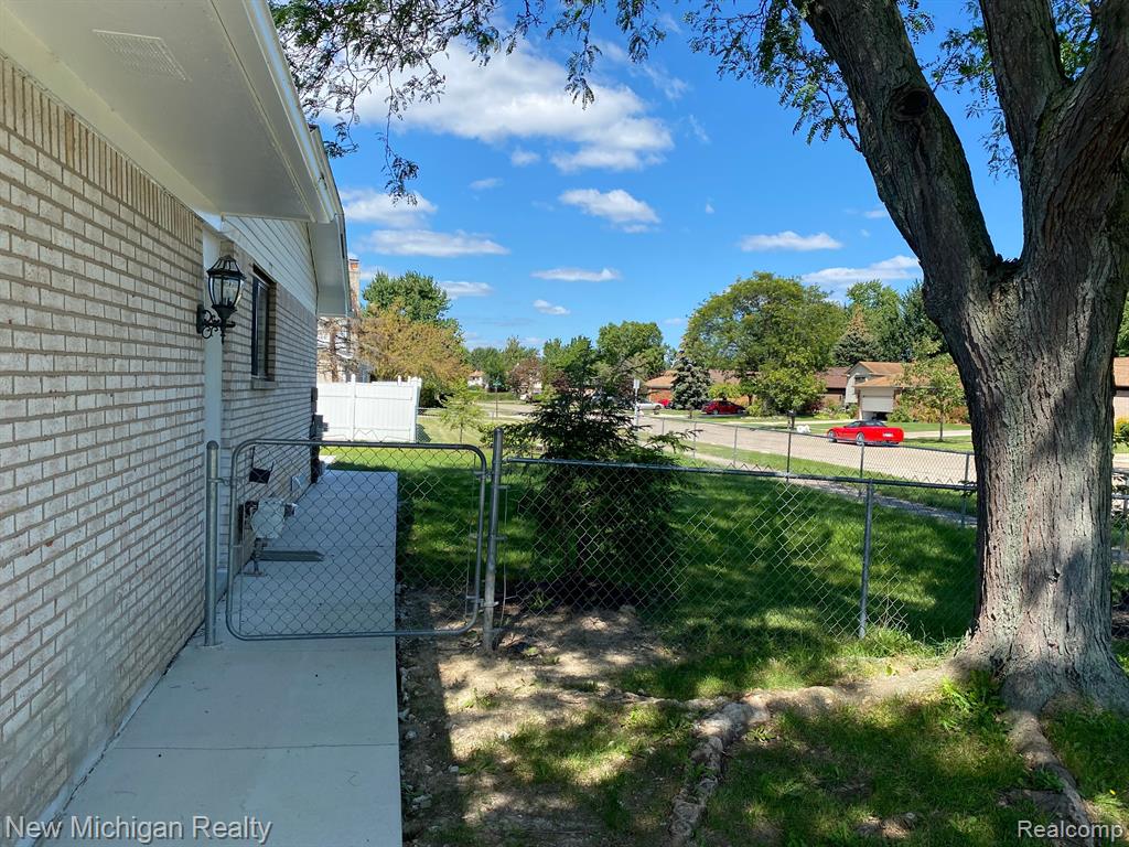 4791 ADMIRAL Drive, Sterling Heights, MI 48310 — Photo 3