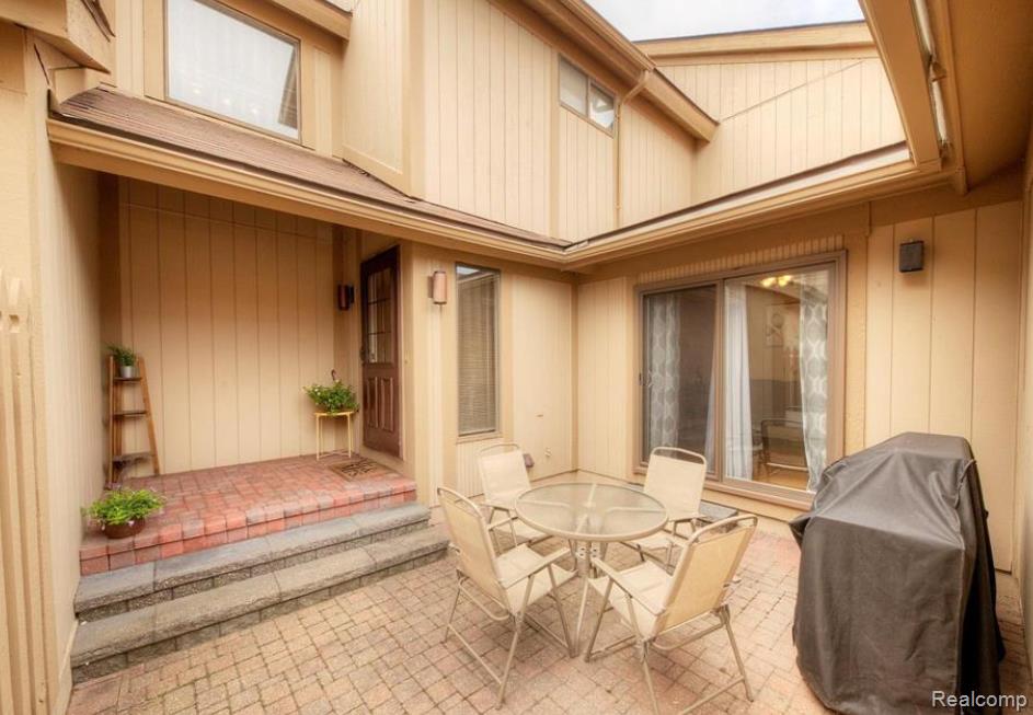 5206 RICHARD RUN WEST, West Bloomfield, MI — Photo 16