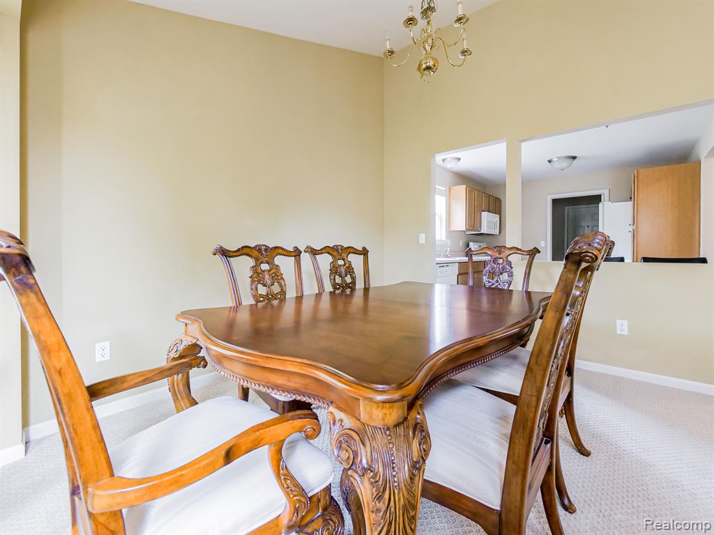 402 WOODHAVEN Drive, Commerce Twp, MI 48390 — Photo 4
