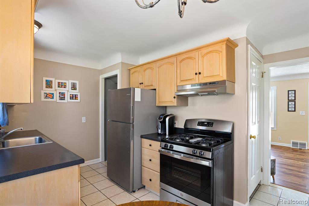620 W KALAMA Avenue, Madison Heights, MI 48071 — Photo 7