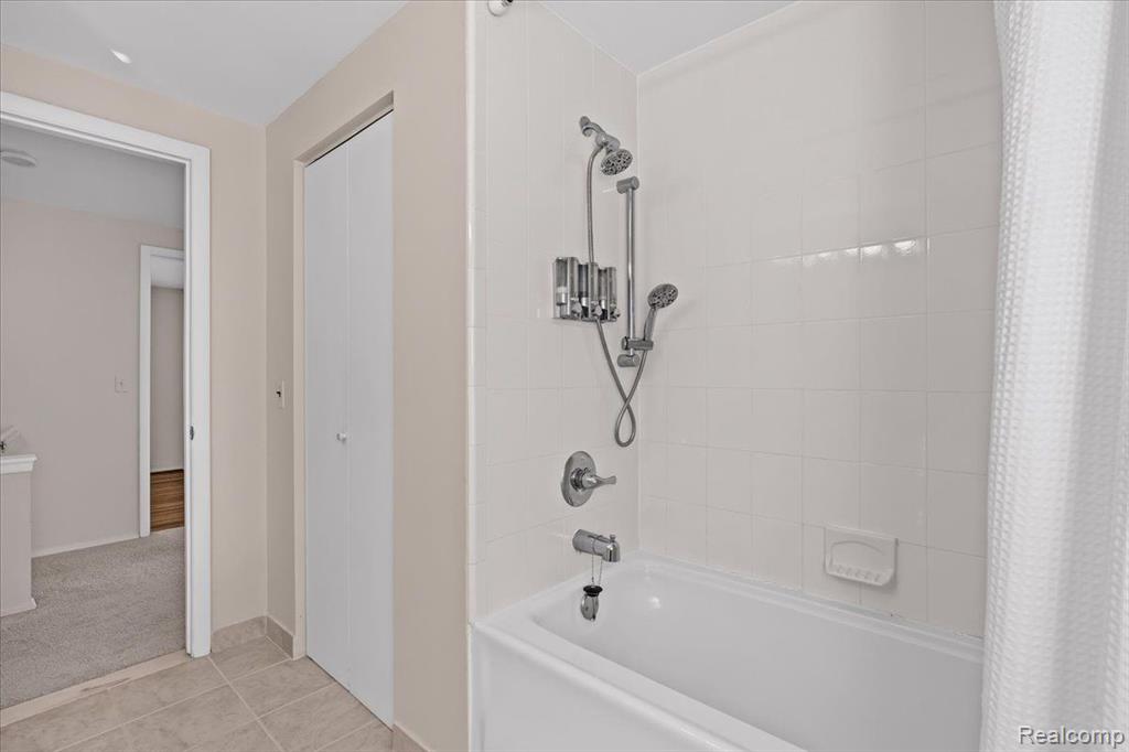 5888 RED COAT Lane, West Bloomfield, MI — Photo 31