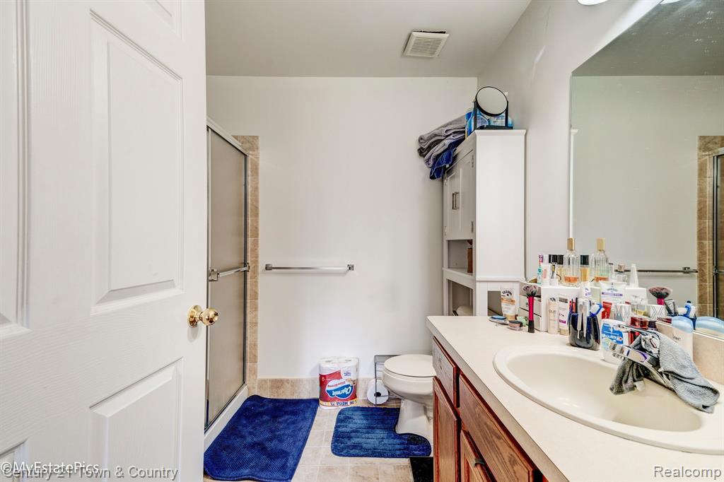 28104 CHESAPEAKE Circle, 334, Walled Lake, MI 48390 — Photo 17