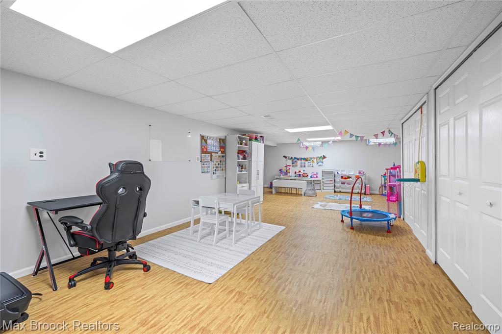828 W Baker Avenue, Clawson, MI — Photo 29