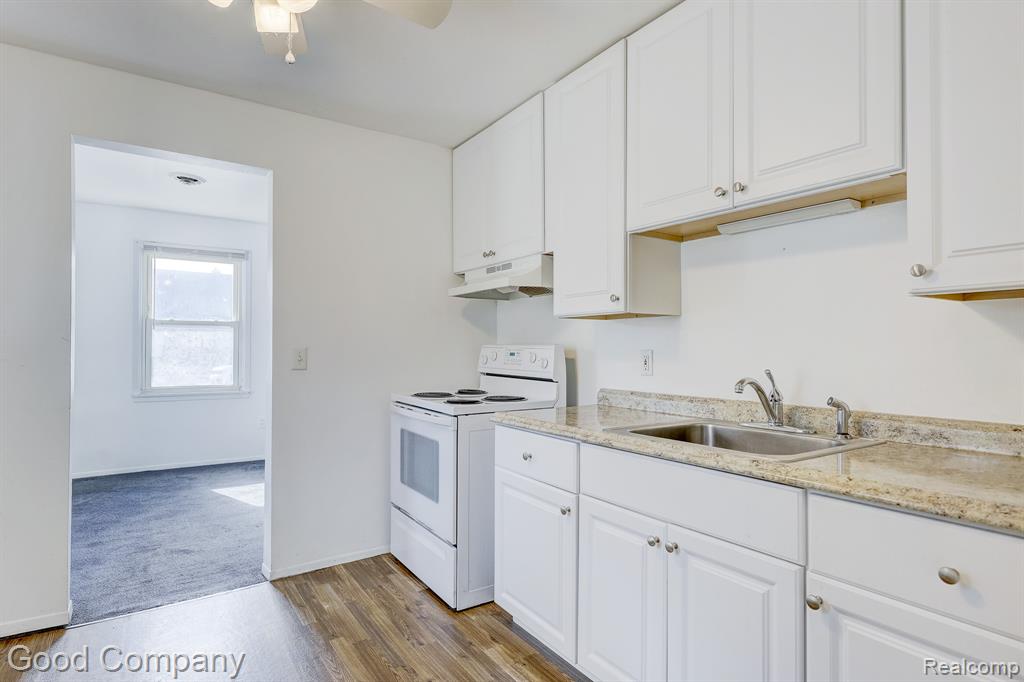 555 E Mahan Avenue, Hazel Park, MI 48030 — Photo 11