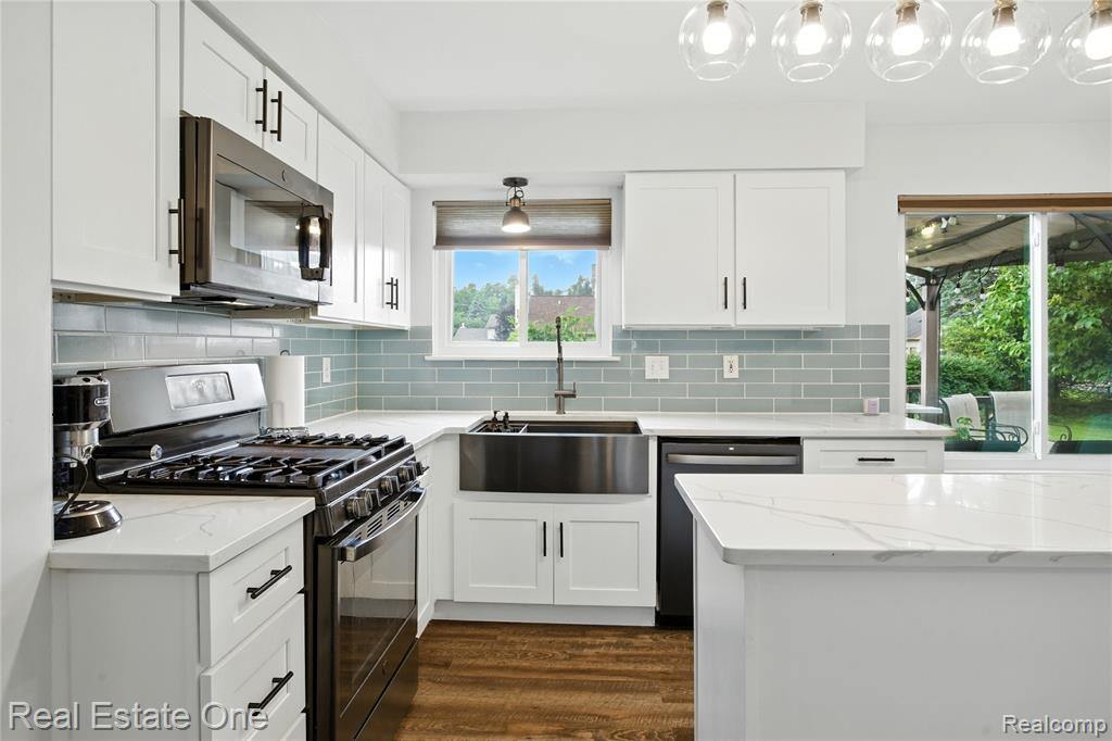 7335 Willow Oak Drive, West Bloomfield, MI 48324 — Photo 11